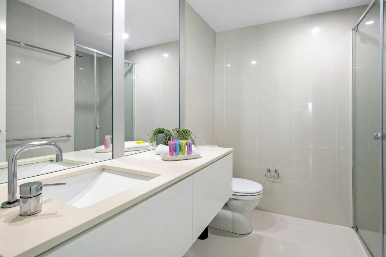 Q Tower In Surfers Paradise - From Level 3 - Self Contained & Privately Managed - Wow *