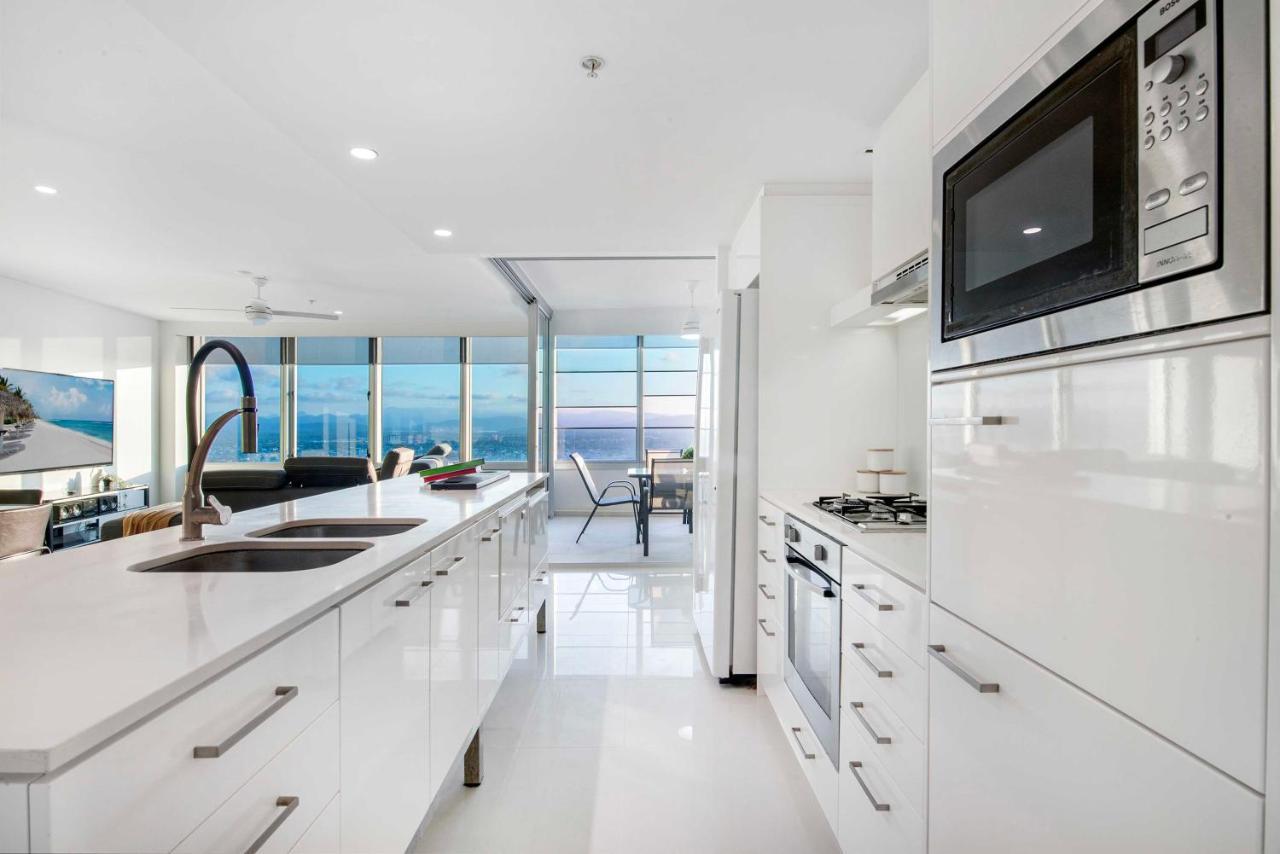 Q Tower In Surfers Paradise - From Level 3 - Self Contained & Privately Managed - Wow