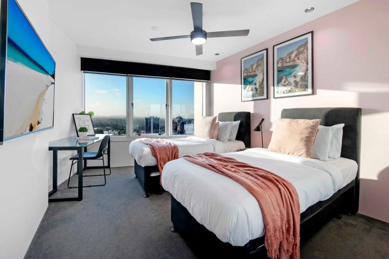 Q Tower In Surfers Paradise - From Level 3 - Self Contained & Privately Managed - Wow