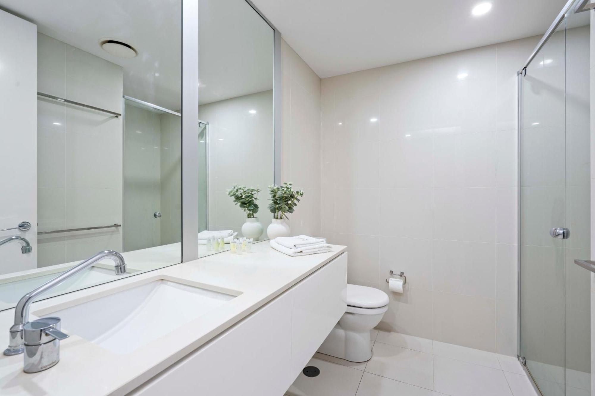Apartment Q Tower In Surfers Paradise - From Level 3 - Self Contained & Privately Managed - Wow *