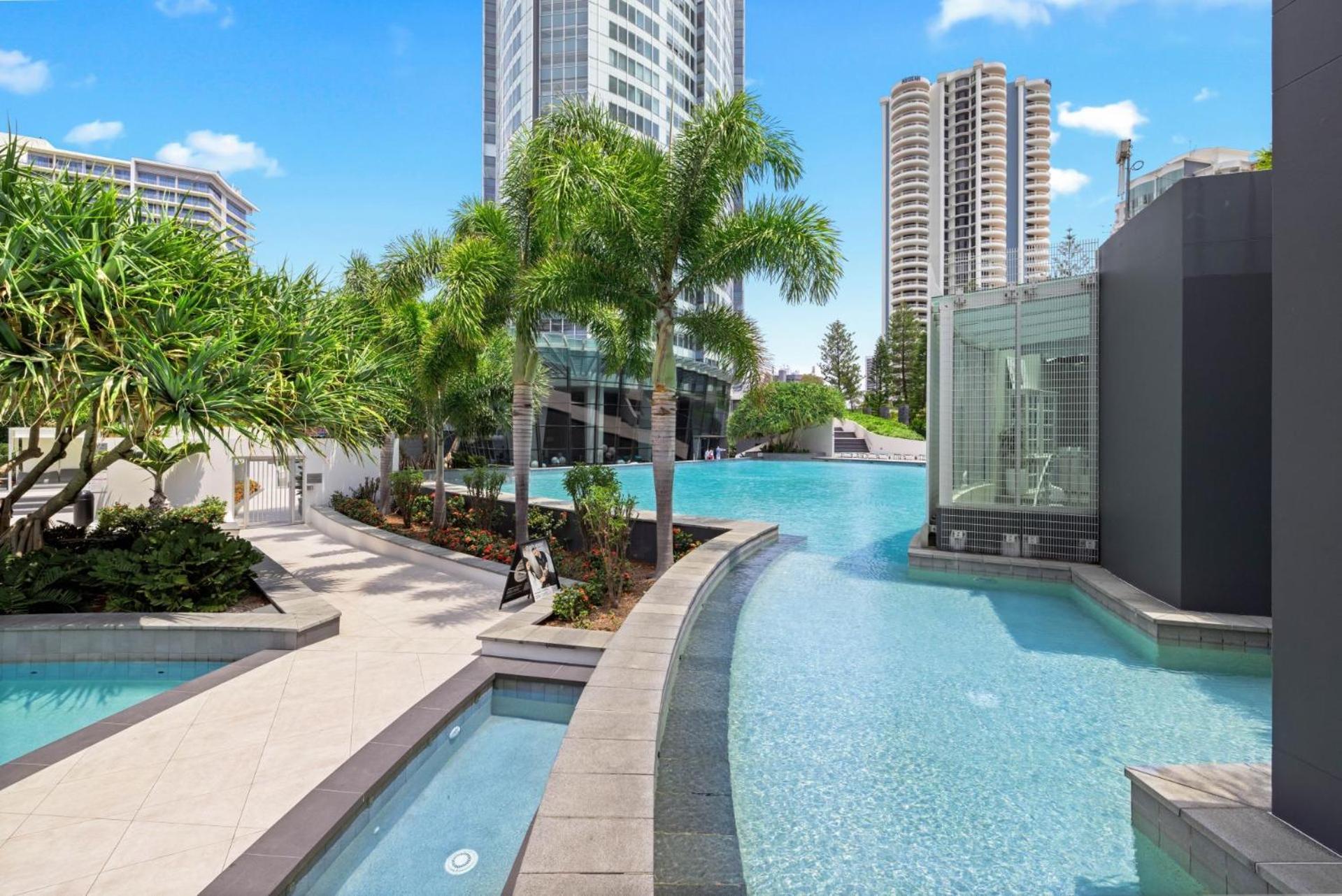 Q Tower In Surfers Paradise - From Level 3 - Self Contained & Privately Managed - Wow Gold Coast
