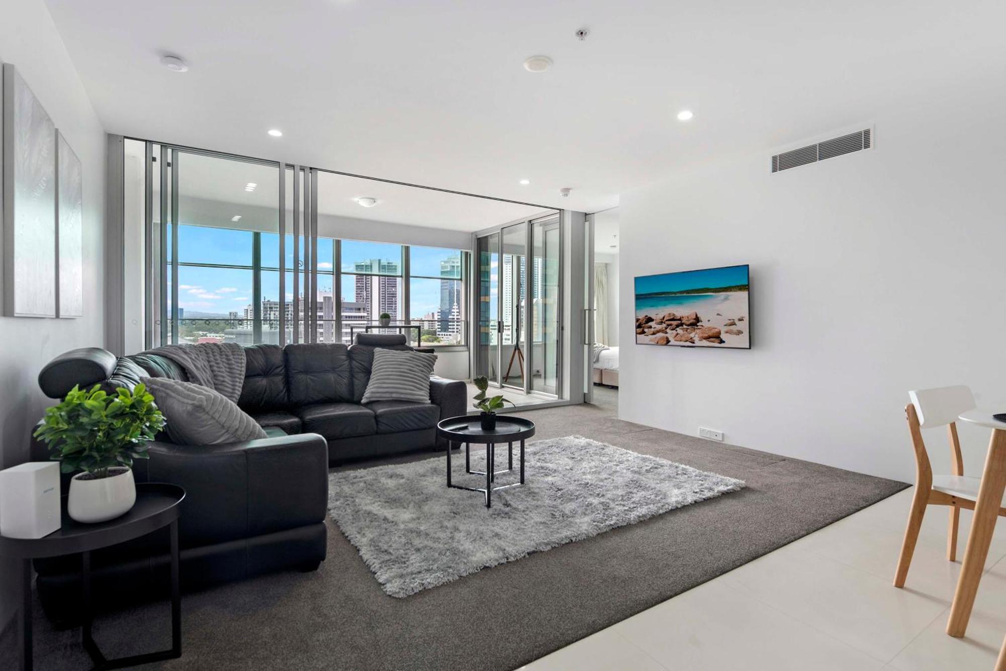 Q Tower In Surfers Paradise - From Level 3 - Self Contained & Privately Managed - Wow