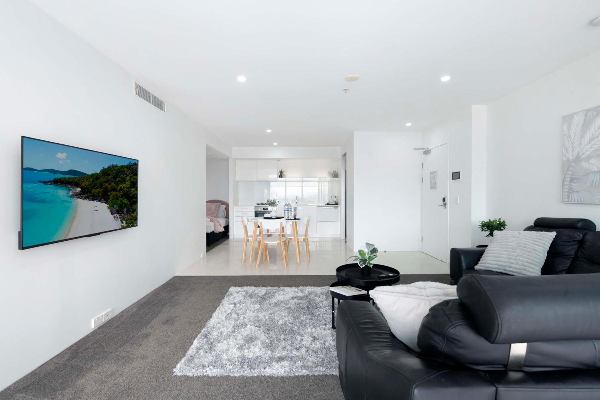 Q Tower In Surfers Paradise - From Level 3 - Self Contained & Privately Managed - Wow Gold Coast