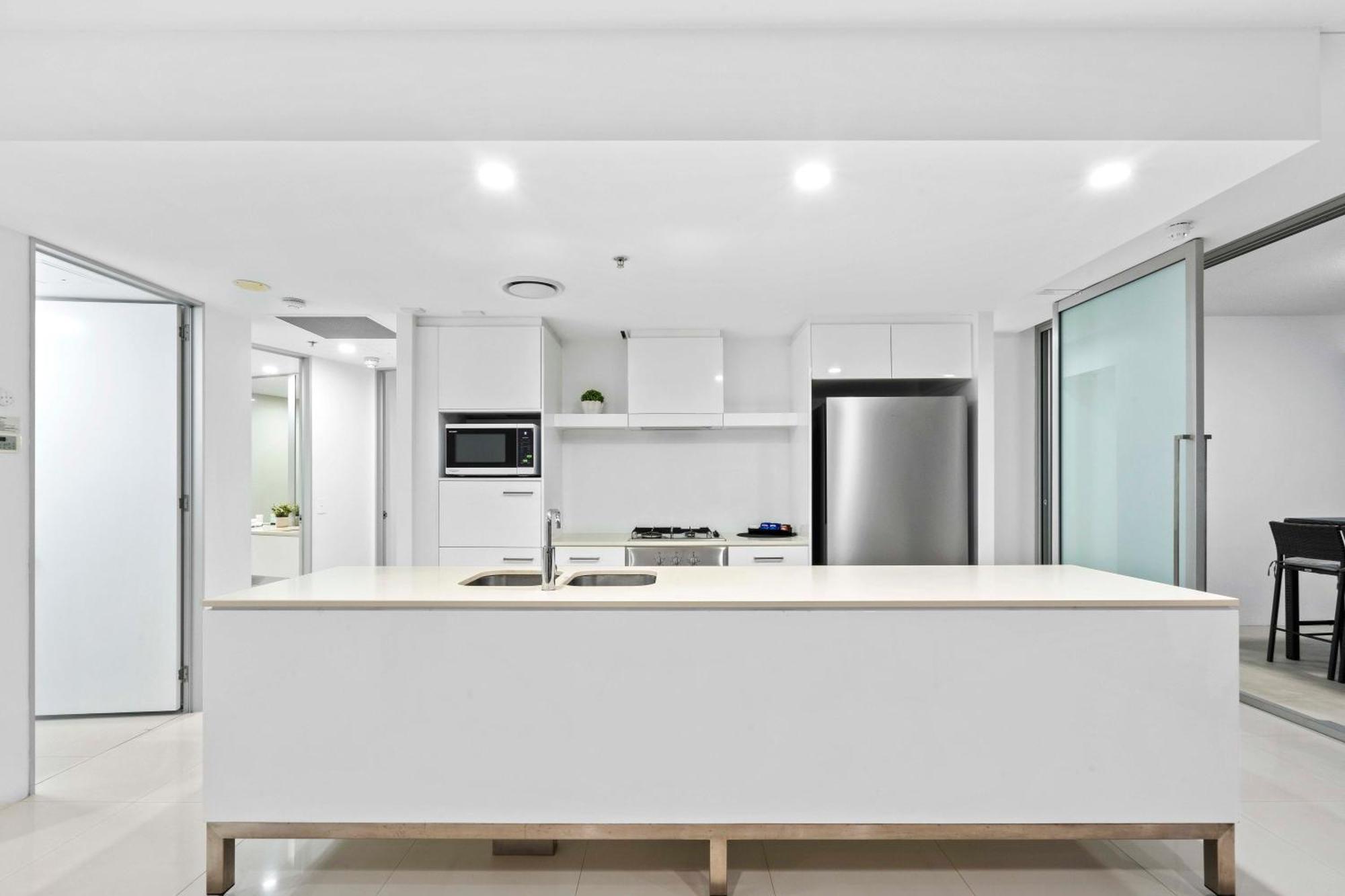 Q Tower In Surfers Paradise - From Level 3 - Self Contained & Privately Managed - Wow Gold Coast