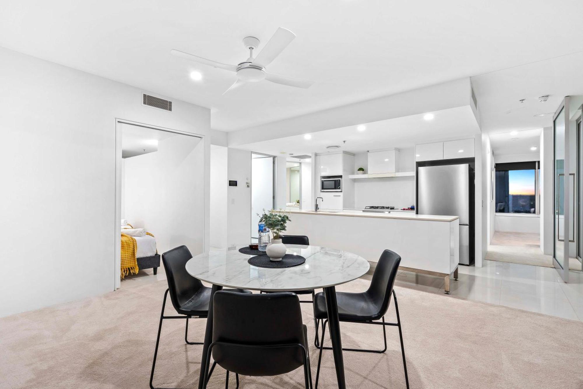 Q Tower In Surfers Paradise - From Level 3 - Self Contained & Privately Managed - Wow Gold Coast