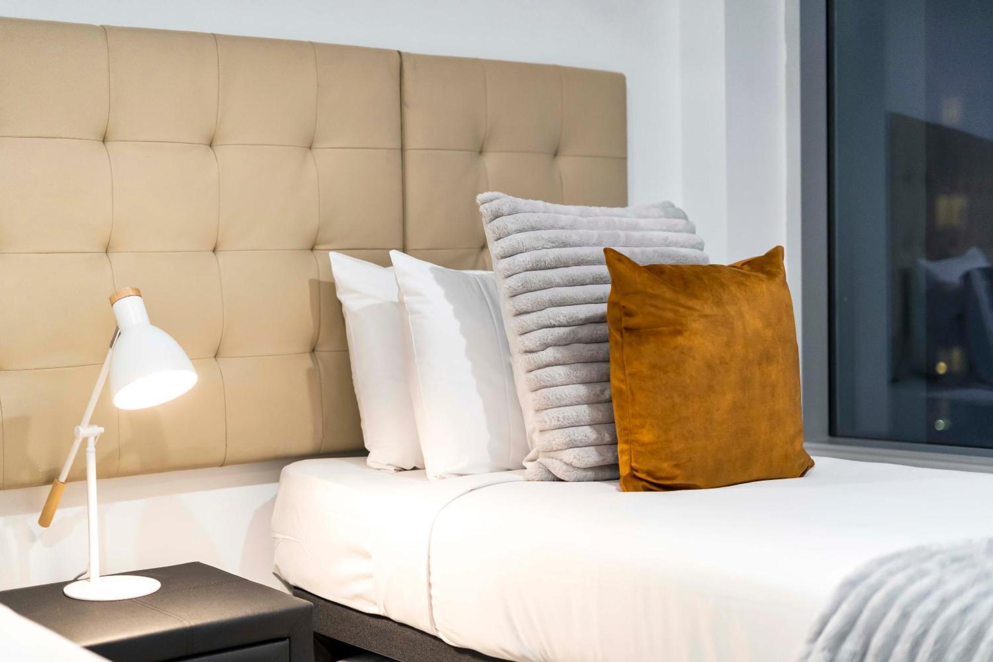 Q Tower In Surfers Paradise - From Level 3 - Self Contained & Privately Managed - Wow *