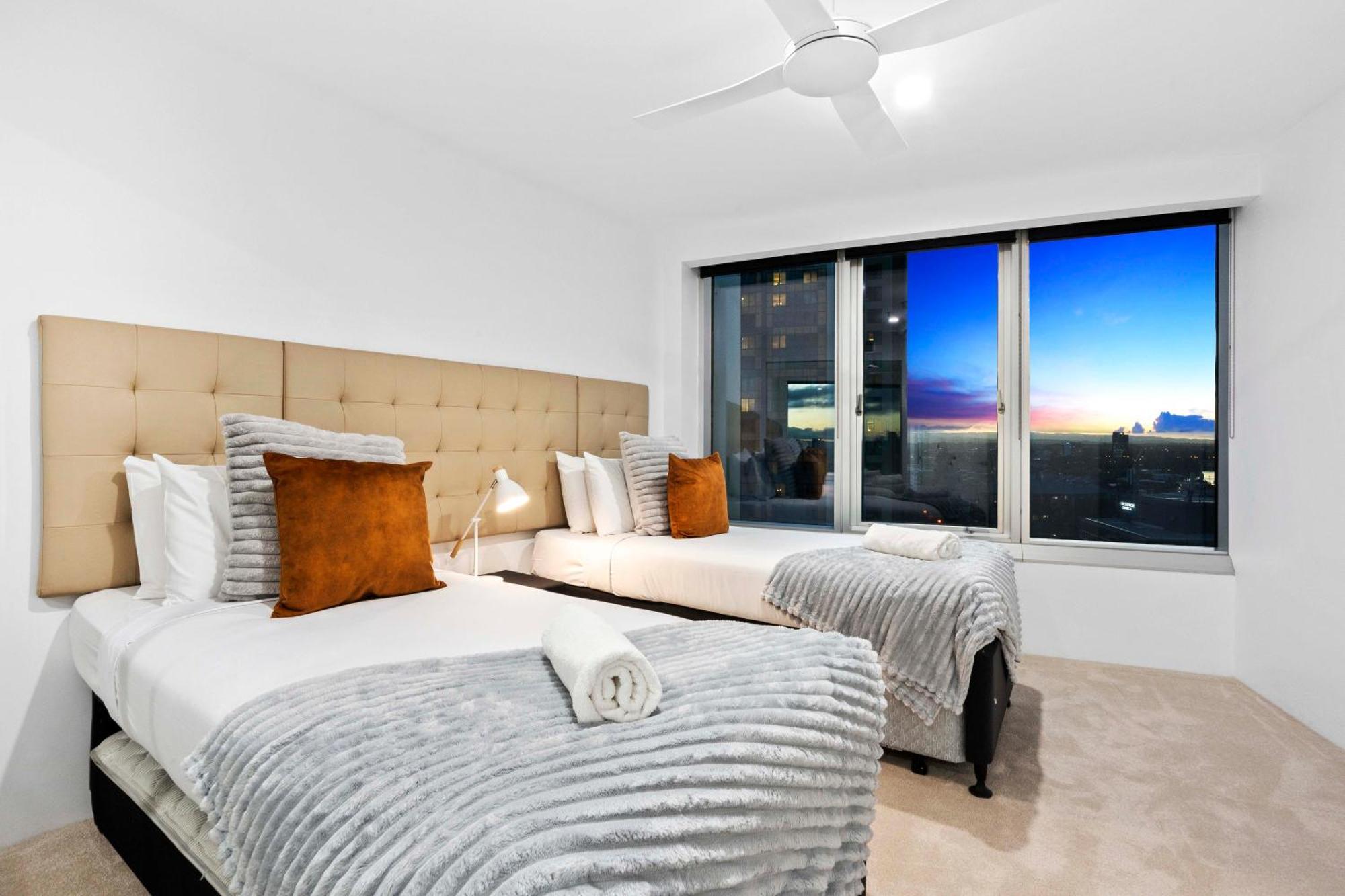 Apartment Q Tower In Surfers Paradise - From Level 3 - Self Contained & Privately Managed - Wow Gold Coast