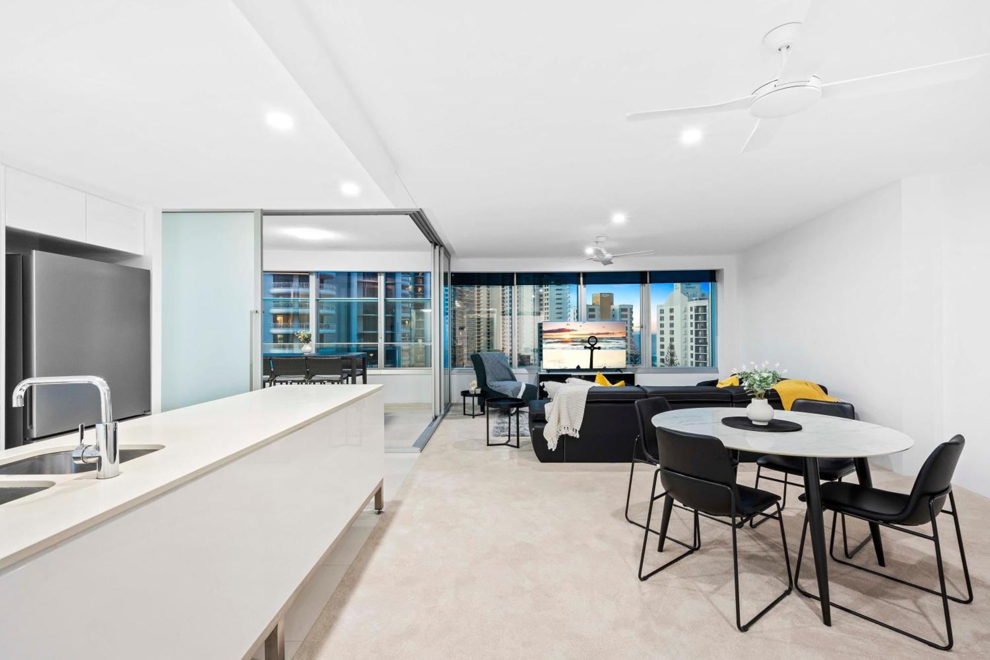 Apartment Q Tower In Surfers Paradise - From Level 3 - Self Contained & Privately Managed - Wow *