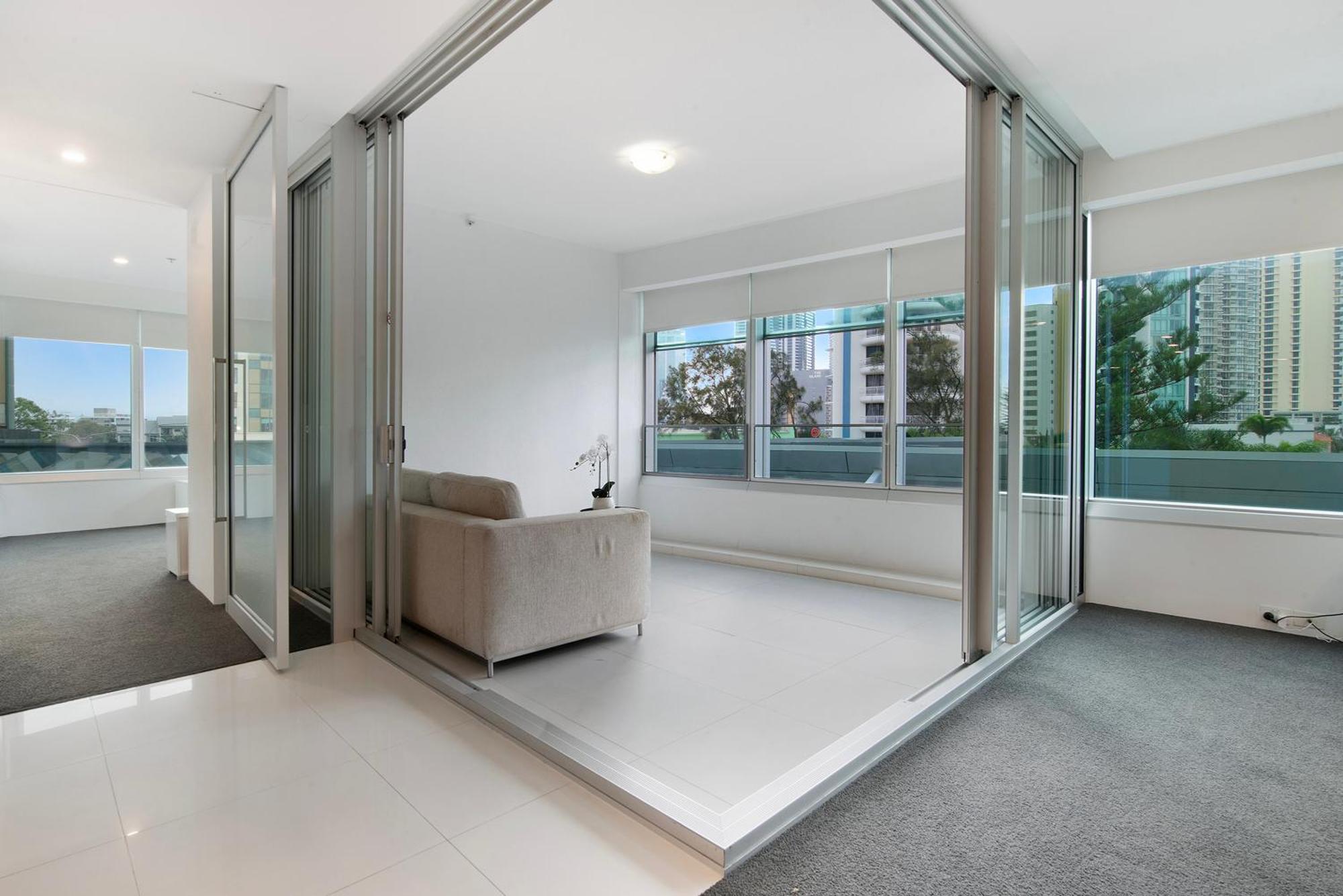 Q Tower In Surfers Paradise - From Level 3 - Self Contained & Privately Managed - Wow Apartment *