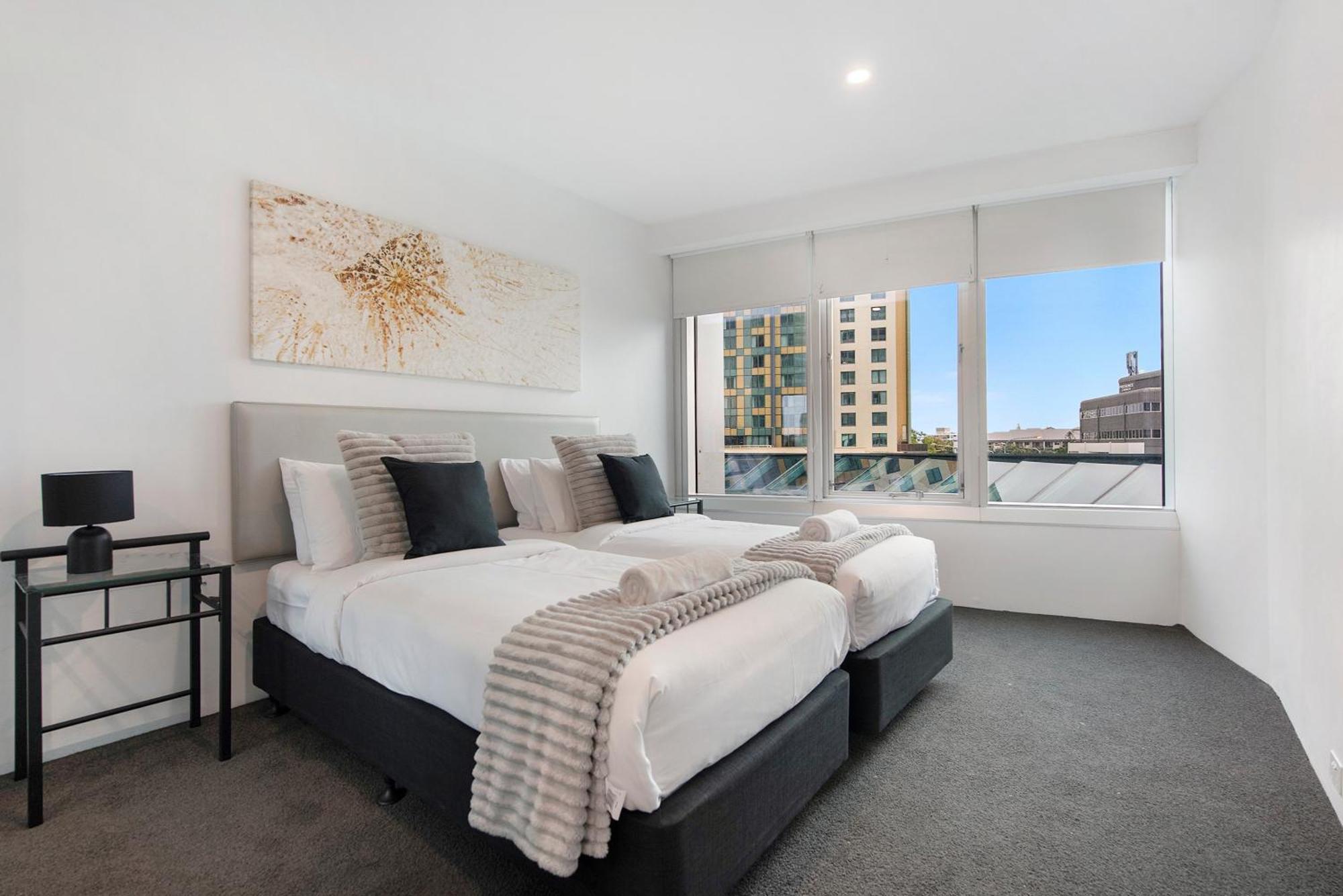 Q Tower In Surfers Paradise - From Level 3 - Self Contained & Privately Managed - Wow