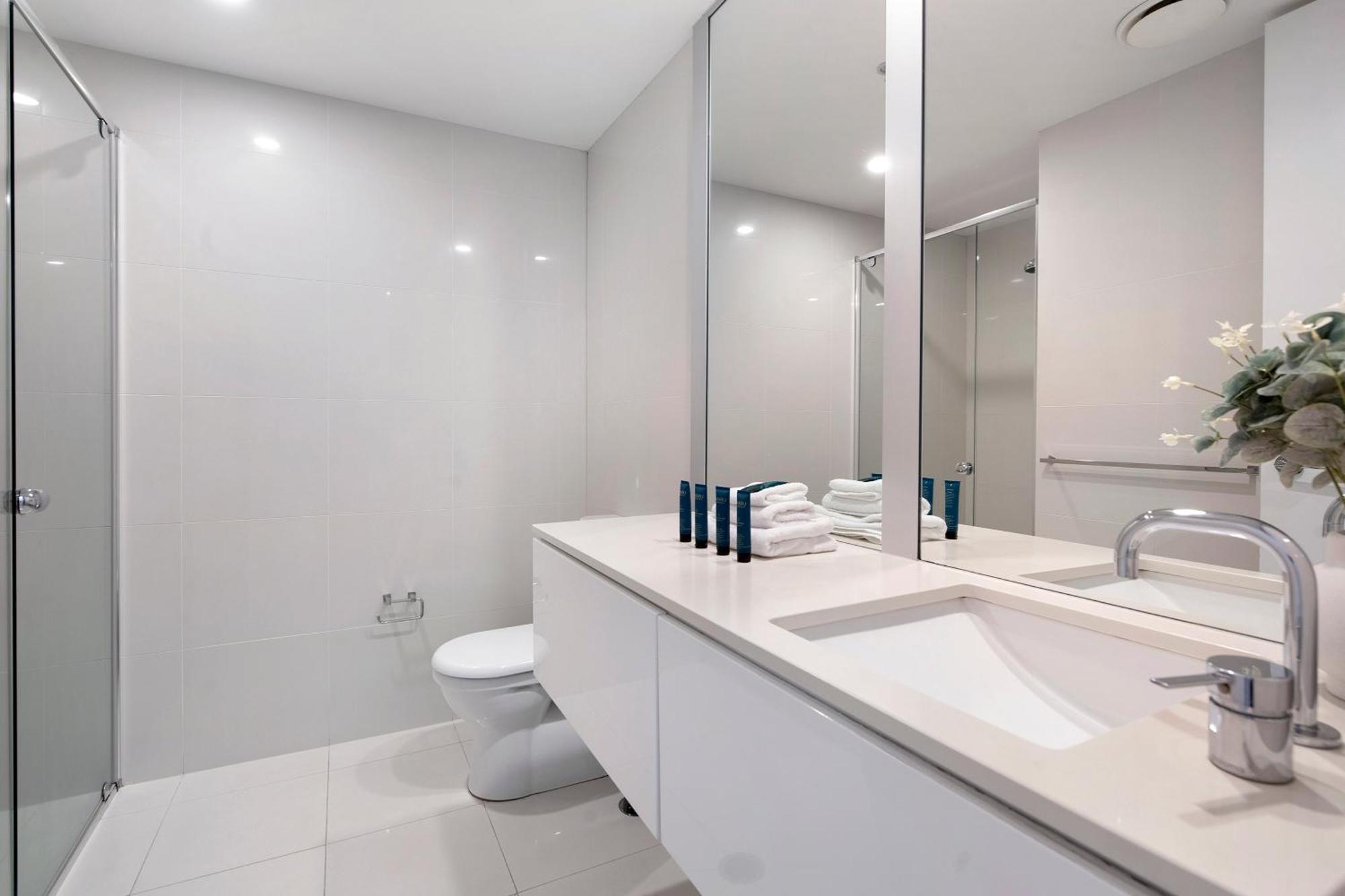 Apartment Q Tower In Surfers Paradise - From Level 3 - Self Contained & Privately Managed - Wow