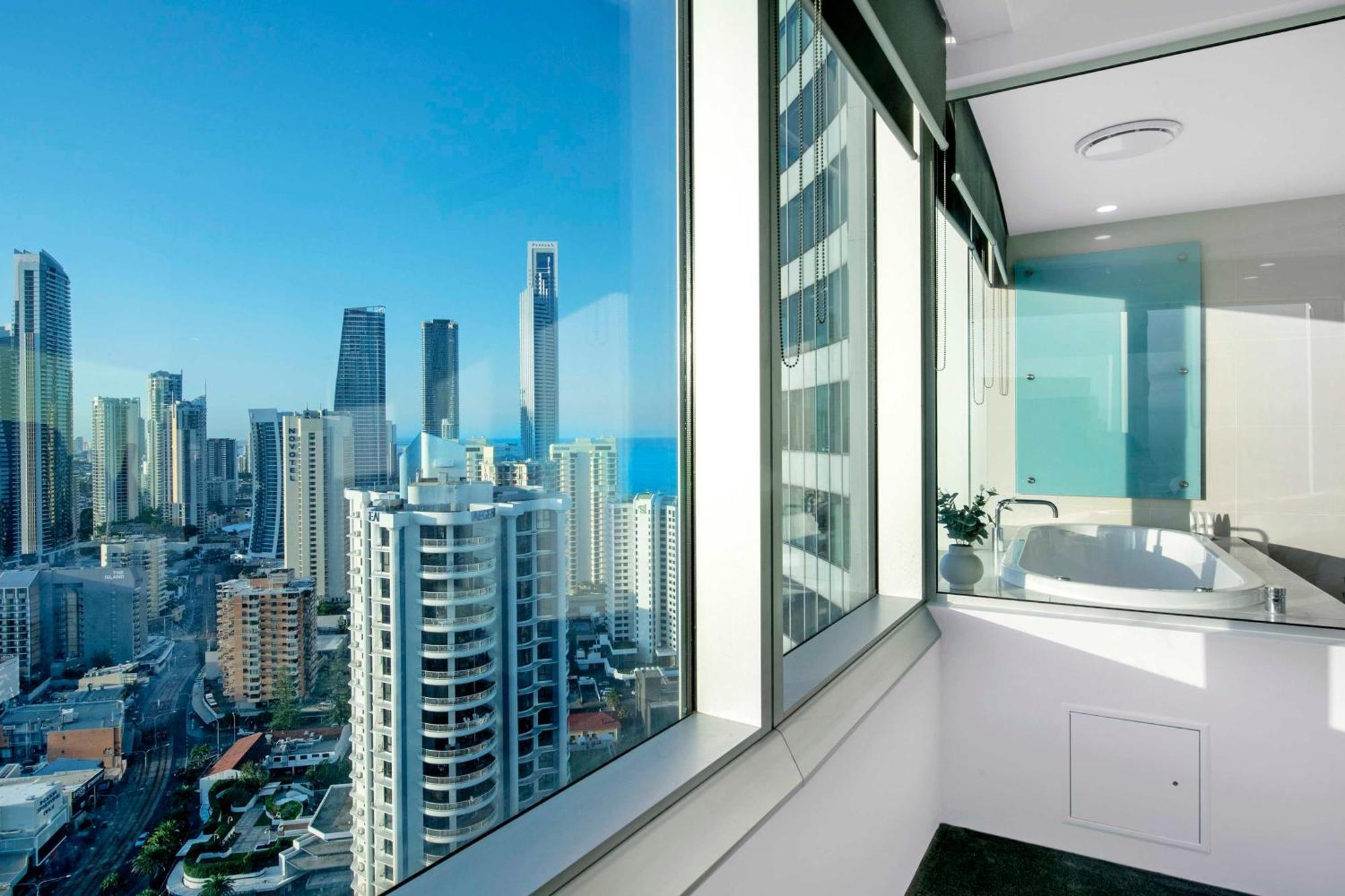 Q Tower In Surfers Paradise - From Level 3 - Self Contained & Privately Managed - Wow