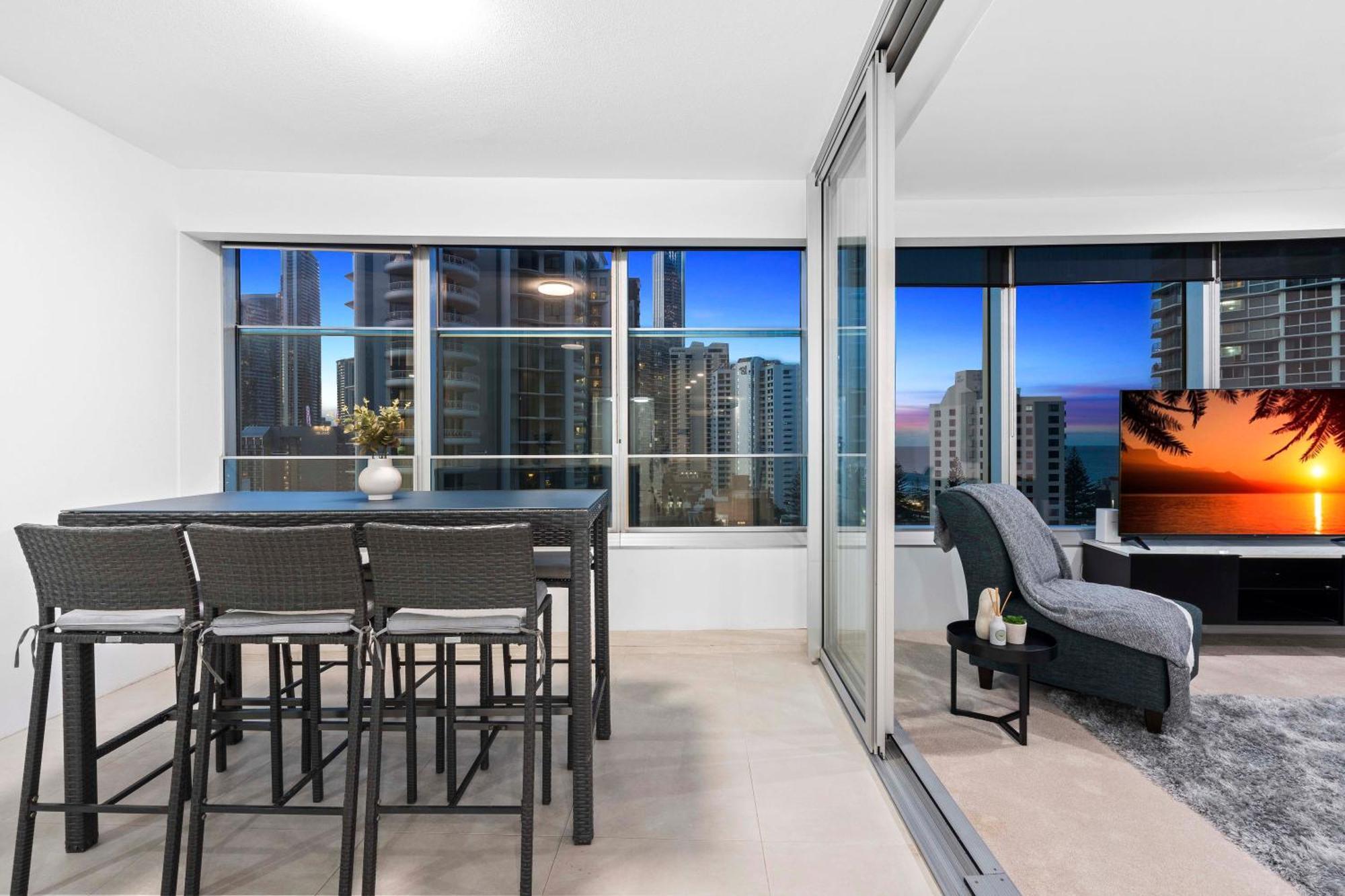 Apartment Q Tower In Surfers Paradise - From Level 3 - Self Contained & Privately Managed - Wow Gold Coast