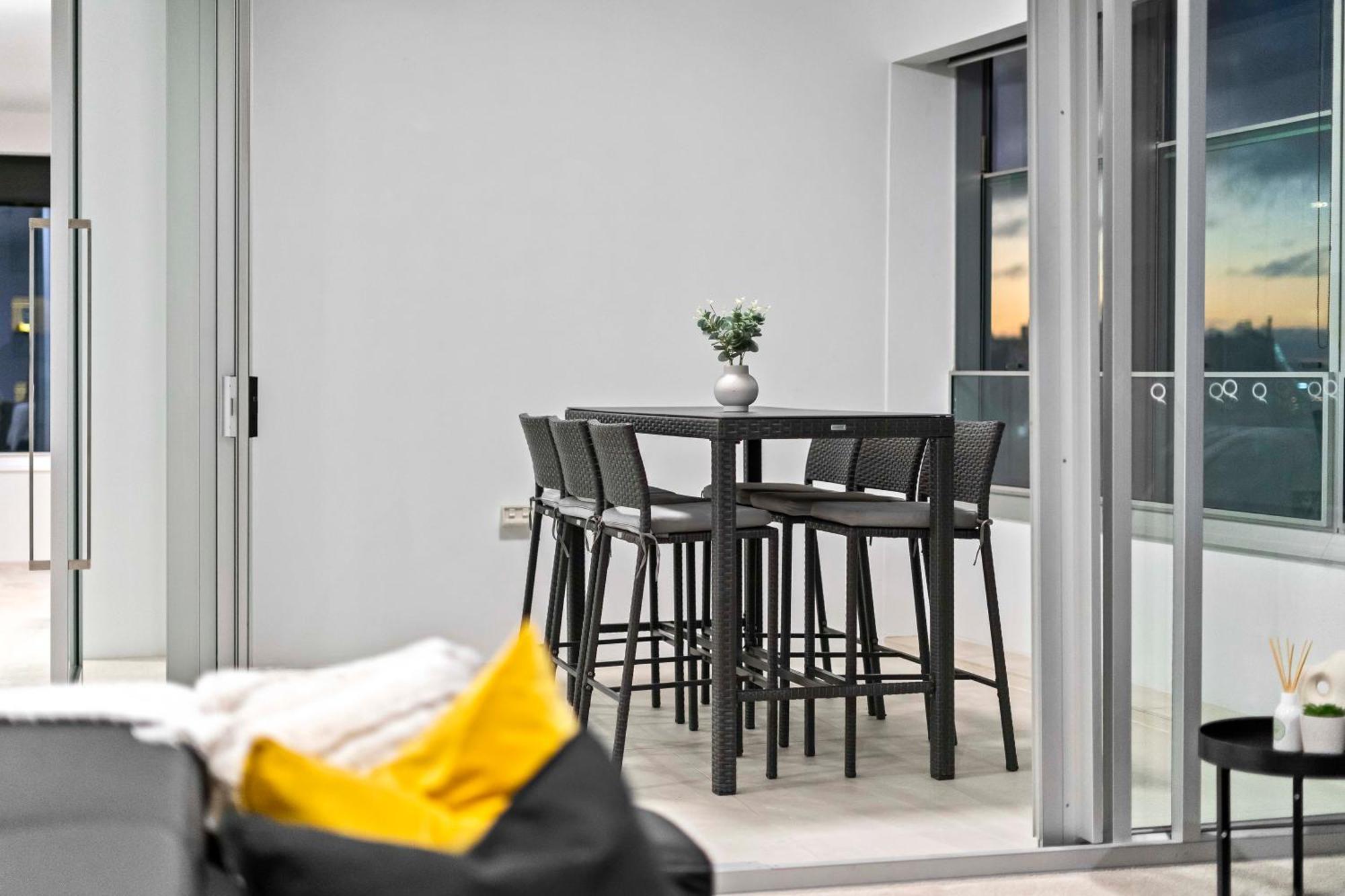 Q Tower In Surfers Paradise - From Level 3 - Self Contained & Privately Managed - Wow * Gold Coast
